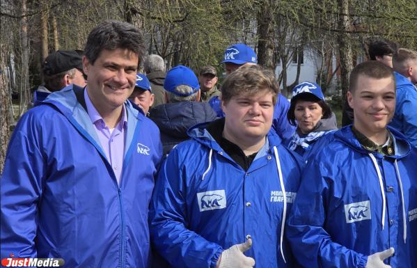 Месячник чистоты в Екатеринбурге закончился традиционным VIP-субботником - Фото 11