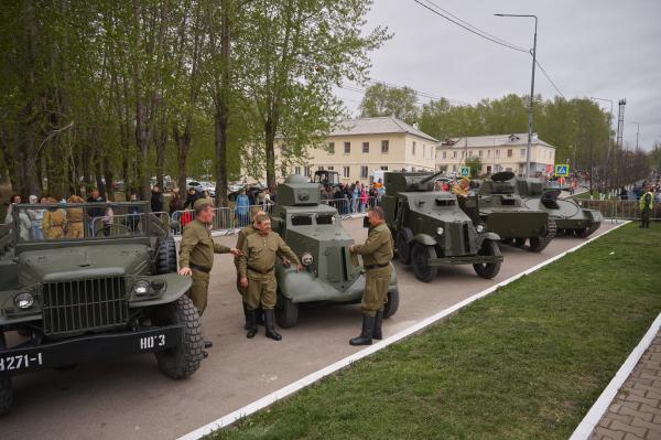 Впервые по улицам Кировграда 9 мая прошла колонна исторической техники времен Великой Отечественной войны  - Фото 8