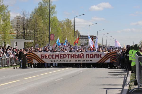 «Судьбы солдат», новый комплекс «Город трудовой доблести» и шествие военной техники – в Верхней Пышме встретили День Победы - Фото 17