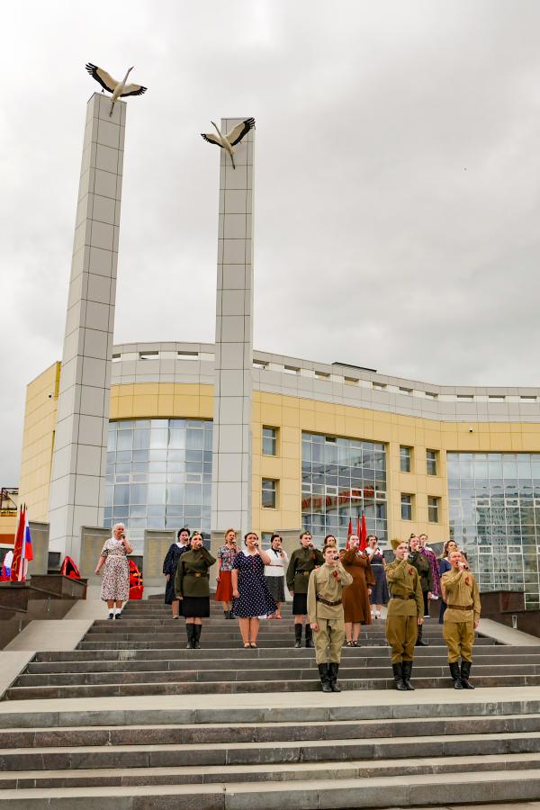«Судьбы солдат», новый комплекс «Город трудовой доблести» и шествие военной техники – в Верхней Пышме встретили День Победы - Фото 4