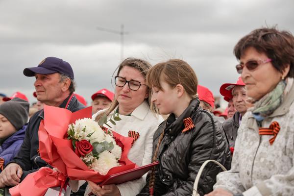 «Судьбы солдат», новый комплекс «Город трудовой доблести» и шествие военной техники – в Верхней Пышме встретили День Победы - Фото 5