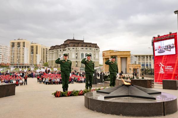 «Судьбы солдат», новый комплекс «Город трудовой доблести» и шествие военной техники – в Верхней Пышме встретили День Победы - Фото 7