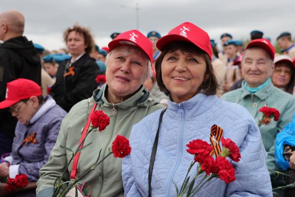«Судьбы солдат», новый комплекс «Город трудовой доблести» и шествие военной техники – в Верхней Пышме встретили День Победы - Фото 3