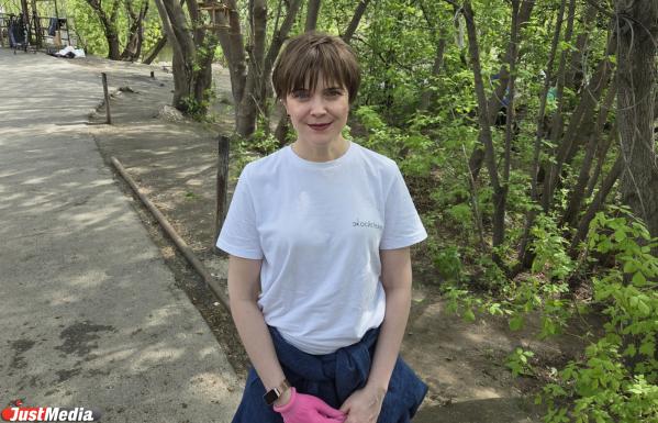 Диваны, двери, урны и 1,5 тонны мусора выловили из Исети волонтеры и муниципальный подрядчик - Фото 6