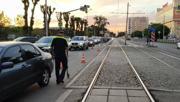 В Екатеринбурге водитель «Митсубиси» сбил мужчину, перебегавшего на красный - Фото 2