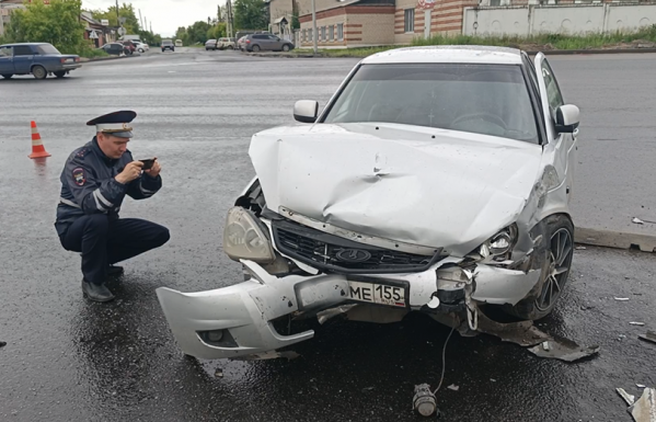 Двое детей и женщина пострадали в ДТП в Свердловской области из-за автоледи на Mazda - Фото 2