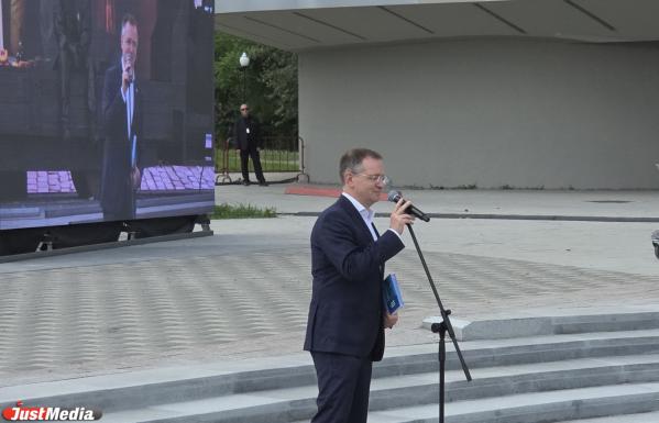 «Он — символ России»: Владимир Мединский и Никита Михалков приехали на открытие памятника Алексею Балабанову - Фото 3