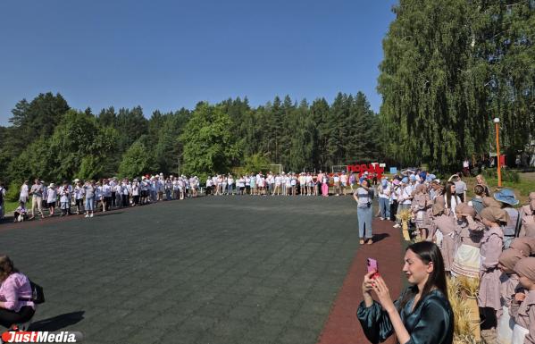 Лаптой и народными танцами завершили смену в лагере «Рассветный» под Сысертью - Фото 4