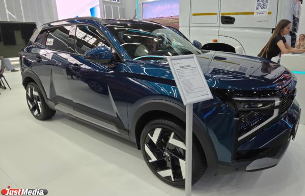 Новинку от АвтоВАЗа Lada Azimut показали на ИННОПРОМ 2026 в Екатеринбурге - Фото 2