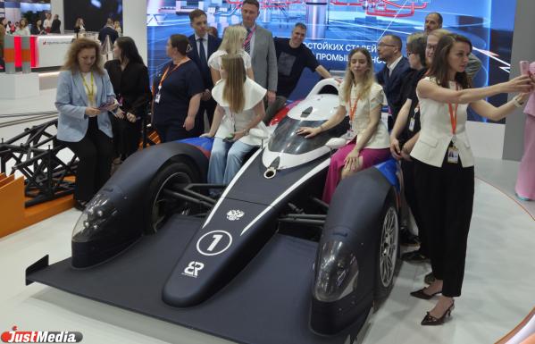 Российский спорткар, Lada Azimut и другие главные автоновинки ИННОПРОМА 2026 - Фото 2