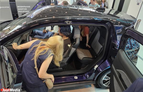 Российский спорткар, Lada Azimut и другие главные автоновинки ИННОПРОМА 2026 - Фото 10