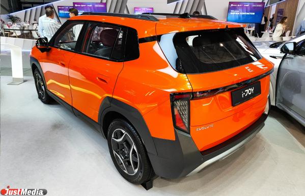 Российский спорткар, Lada Azimut и другие главные автоновинки ИННОПРОМА 2026 - Фото 12