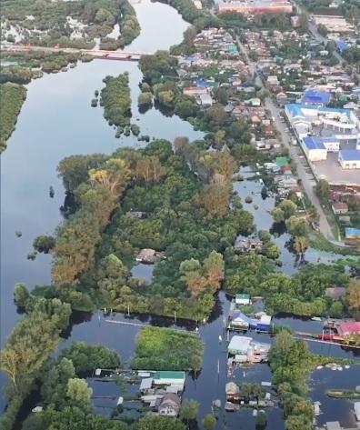 Отсыпают дороги и откачивают воду: как в Свердловской области ликвидируют последствия паводка - Фото 5