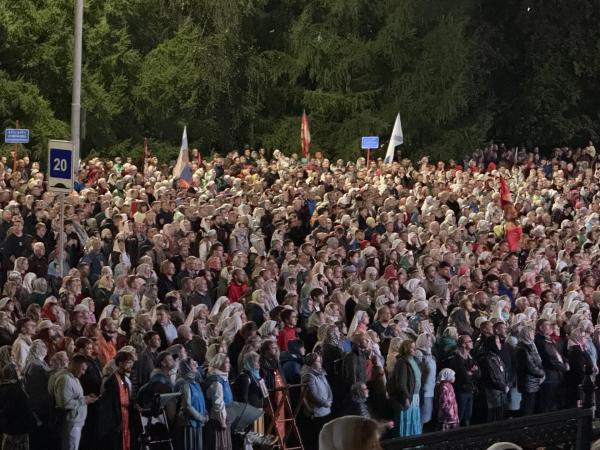 Десятки тысяч верующих приняли участие в Царском крестном ходе - Фото 4