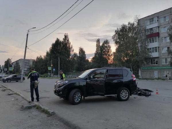 Автоледи на иномарке снесла двух подростков на мотоцикле в Серове - Фото 2