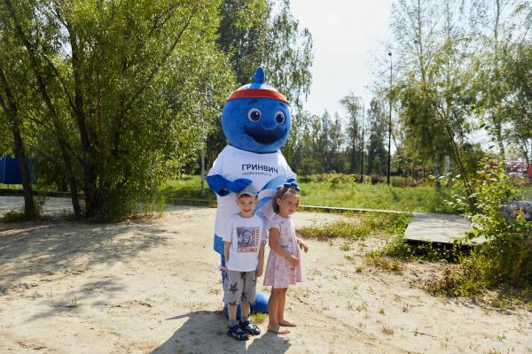 На Уктусской набережной волонтёры собрали 300 кг мусора, очистив берег и акваторию - Фото 7