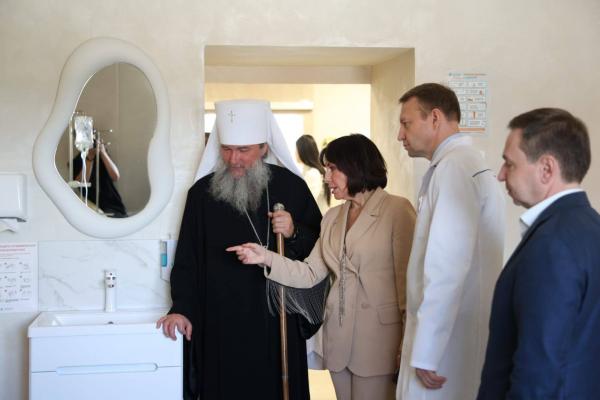 Владыка Евгений освятил новое отделение Свердловского онкодипансера - Фото 4
