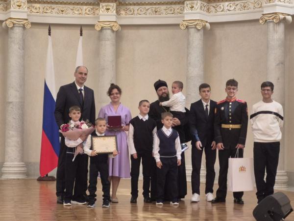 Денис Паслер вручил государственные награды многодетным семьям - Фото 6