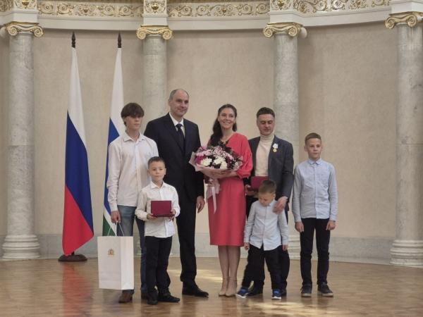 Денис Паслер вручил государственные награды многодетным семьям - Фото 8