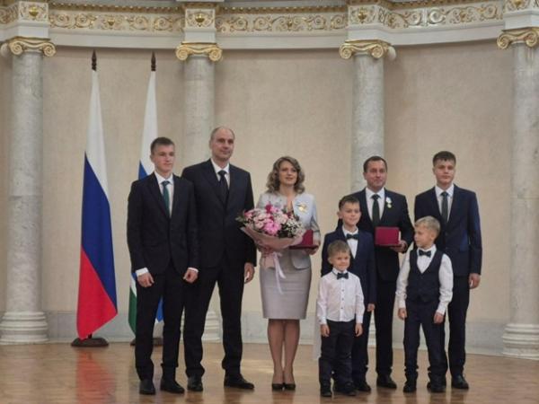 Денис Паслер вручил государственные награды многодетным семьям - Фото 7