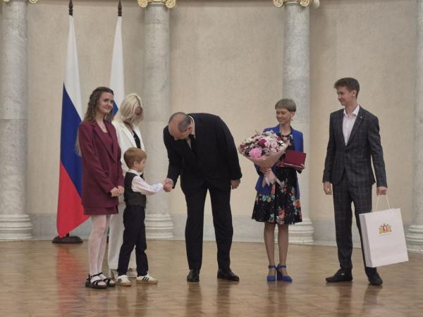 Денис Паслер вручил государственные награды многодетным семьям - Фото 3