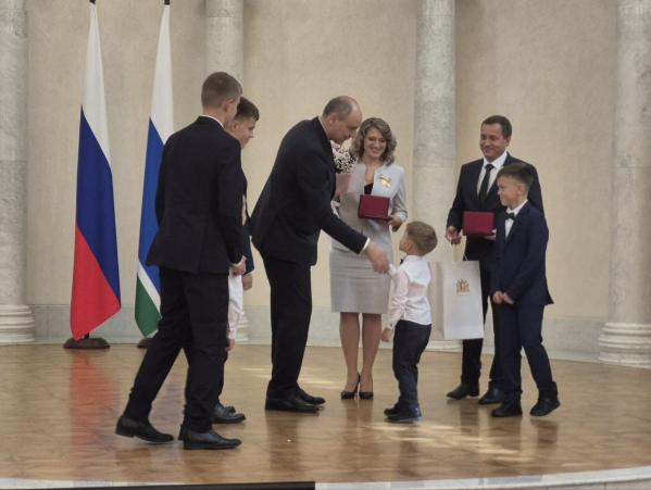 Денис Паслер вручил государственные награды многодетным семьям - Фото 4