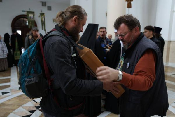 190 километров в пути с молитвой: В Алапаевске стартовал Свято-Симеоновский крестный ход - Фото 3