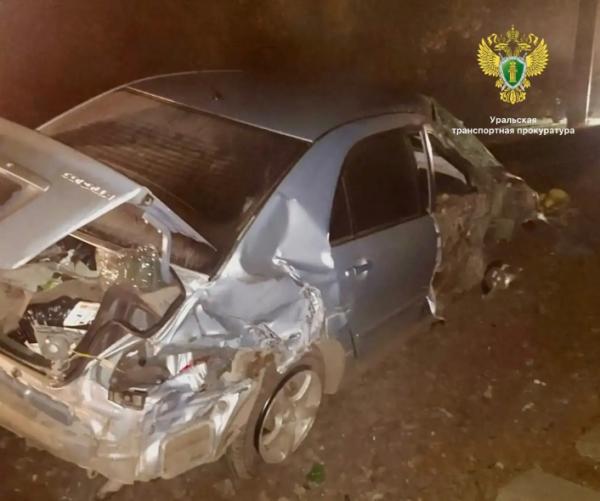 Грузовой поезд снес «Тойоту» в Челябинской области - Фото 2