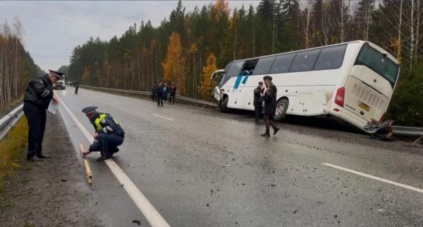Водитель «Хонды» залетел под встречный автобус и погиб под Режом - Фото 2
