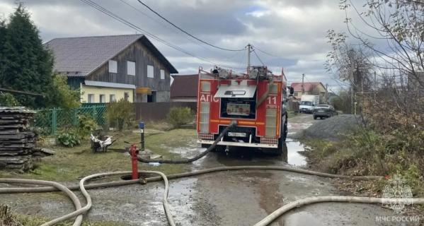 Два человека погибли при пожаре в частном доме в Нижнем Тагиле - Фото 3