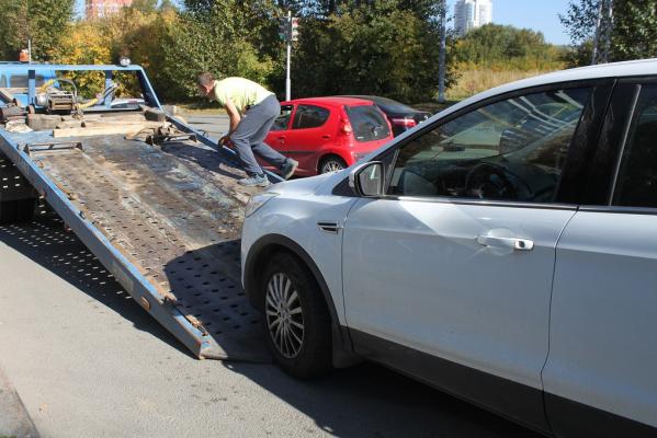 В Екатеринбурге за долги судебные приставы арестовали семь дорогих иномарок - Фото 4