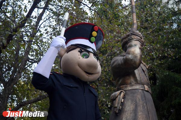 Петя Светофоров: «Главное, чтобы плохая погода не мешала дорожному движению и не создавала аварийных ситуаций». В Екатеринбурге +6 градусов. ФОТО - Фото 3