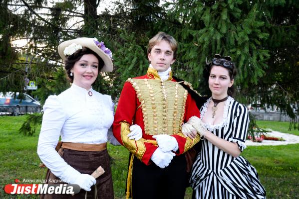 Клуб исторических танцев Pas de côté: «Уже холодает, так что скоро будут осенние балы в помещениях». В Екатеринбурге +19 - Фото 6