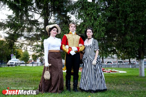 Клуб исторических танцев Pas de côté: «Уже холодает, так что скоро будут осенние балы в помещениях». В Екатеринбурге +19 - Фото 2
