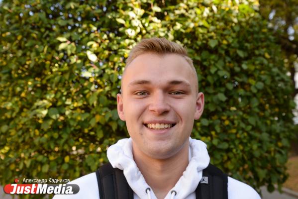 Журналист Александр Семичев: «Люблю такое время года, ведь сейчас лето посреди осени». В Екатеринбурге +22 - Фото 7