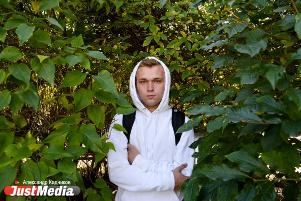 Журналист Александр Семичев: «Люблю такое время года, ведь сейчас лето посреди осени». В Екатеринбурге +22 - Фото 5