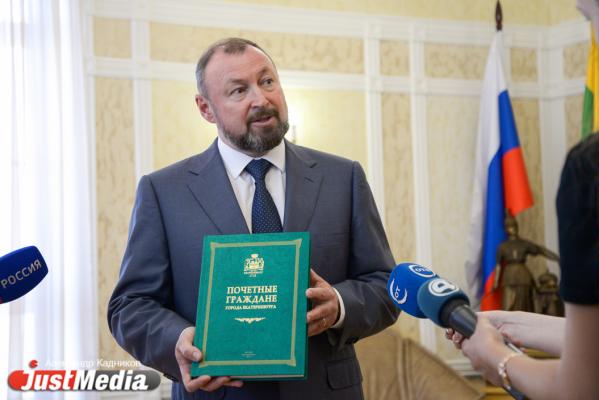 «Портреты помоложе, а то будет галерея старцев». В Екатеринбургской думе презентовали книгу о почетных гражданах. ФОТО - Фото 6