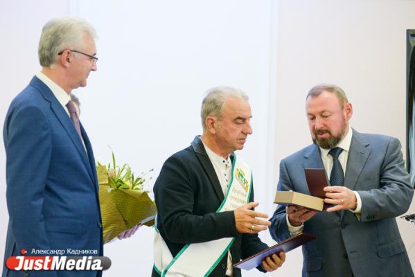 «Портреты помоложе, а то будет галерея старцев». В Екатеринбургской думе презентовали книгу о почетных гражданах. ФОТО - Фото 9