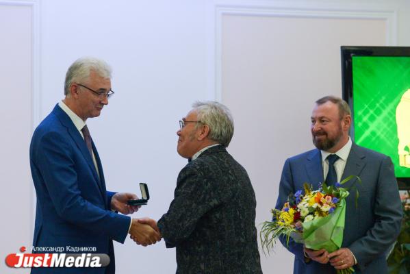 «Портреты помоложе, а то будет галерея старцев». В Екатеринбургской думе презентовали книгу о почетных гражданах. ФОТО - Фото 10