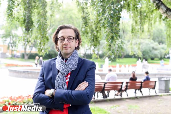 Жан Ромен Весперини, режиссер-постановщик оперы «Турандот»: «Здесь погода прекрасная: есть солнце, но не так жарко». В четверг в Екатеринбурге +16. ФОТО, ВИДЕО - Фото 6