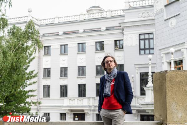 Жан Ромен Весперини, режиссер-постановщик оперы «Турандот»: «Здесь погода прекрасная: есть солнце, но не так жарко». В четверг в Екатеринбурге +16. ФОТО, ВИДЕО - Фото 4