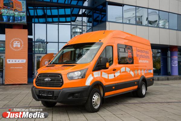 Оранжевый микроавтобус подготовит 4 000 маленьких уральцев к автошколе и обучит первой помощи - Фото 2