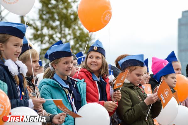 Оранжевый микроавтобус подготовит 4 000 маленьких уральцев к автошколе и обучит первой помощи - Фото 6