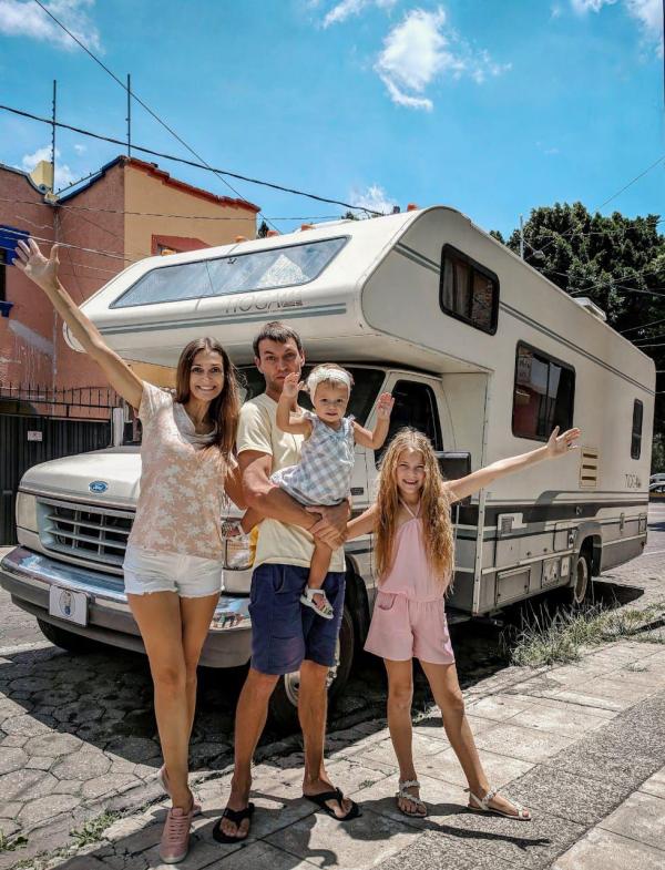 Семья из Екатеринбурга устроила марафон подарков для детей из приютов 14 стран Панамериканского пути - Фото 3