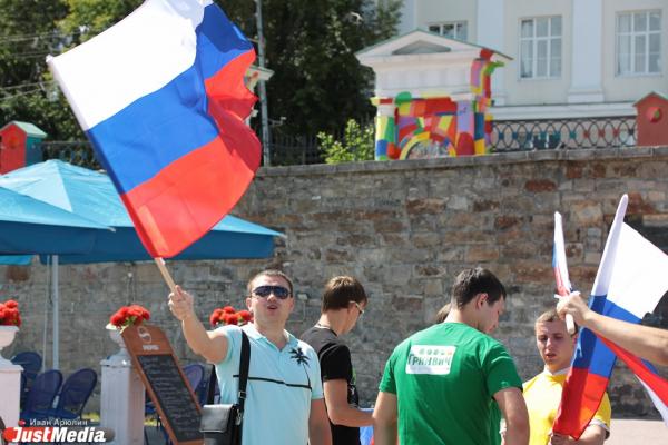 Парад болельщиков и олимпийская зарядка в поддержку свердловских спортсменов на Олимпийских играх в Лондоне (Дополнение)