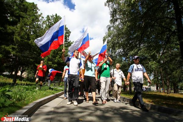 Парад болельщиков и олимпийская зарядка в поддержку свердловских спортсменов на Олимпийских играх в Лондоне (Дополнение2)