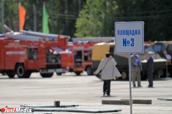 Первый день выставки "Оборона и защита-2012" 