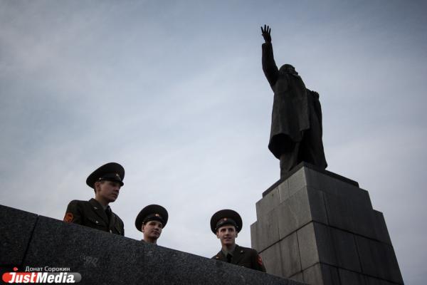 Ночные репетиции парада на площади 1905 года