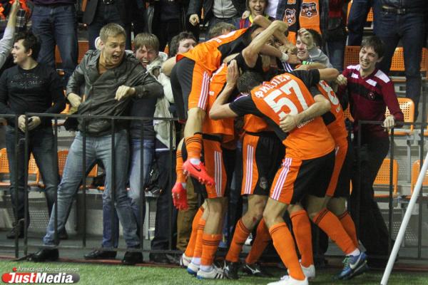 Футбольный матч "Урал" - "Терек"