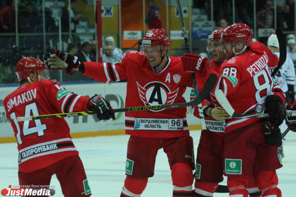 Хоккейный матч "Автомобилист" - "Медвешчак"